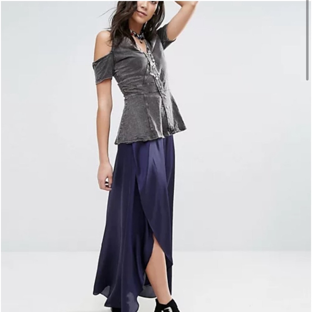 ♥️… Free People Little House Cold Shoulder Top L